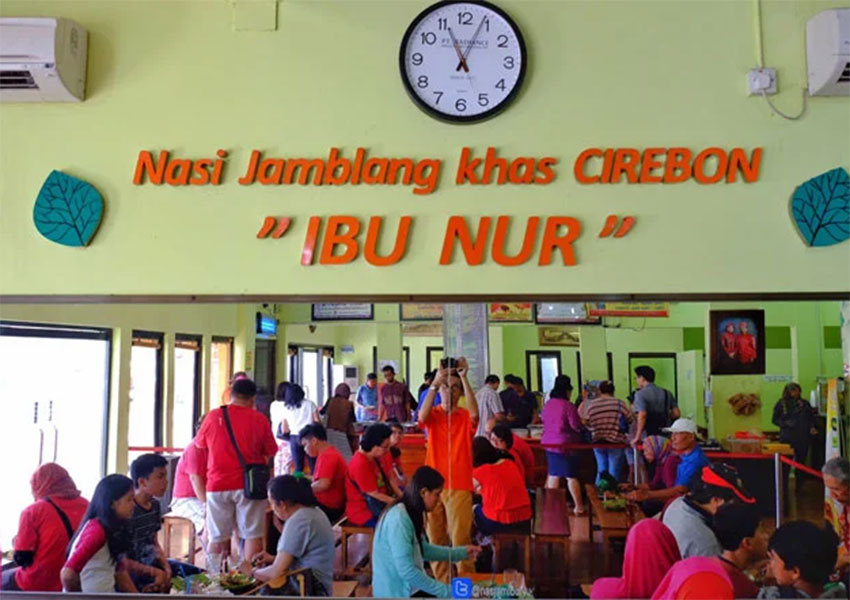 Nasi Jamblang Ibu Nur - Kuliner di Cirebon